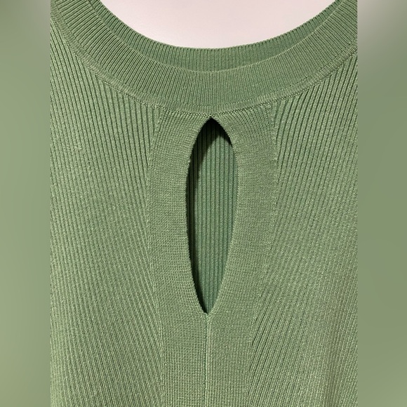 RW&Co Green Knit tank top with Keyhole detail 🌿🥑 - Picture 2 of 4